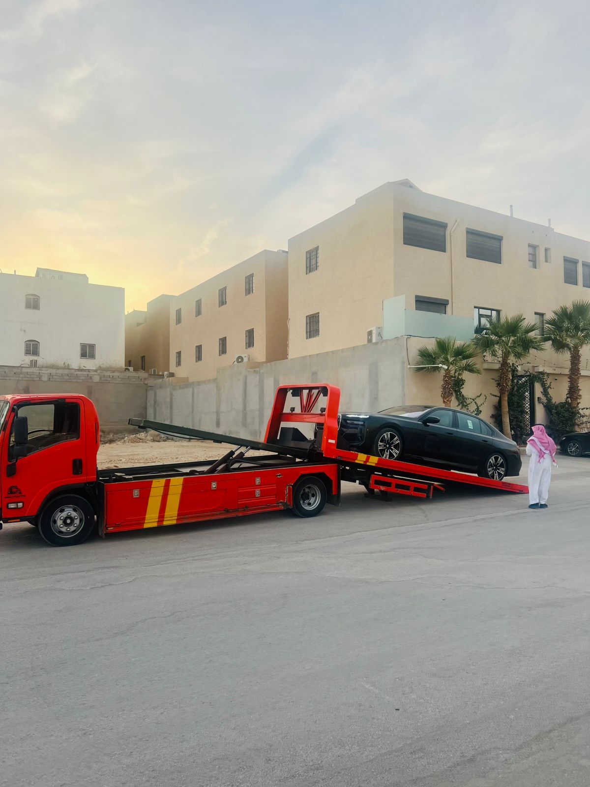 سطحة الجبيل تنقل BMW الفئة السابعة سوداء VIP